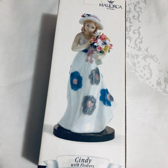 ❤️ Mallorca Porcelain Figurine —Collectors item - Picture 6 of 6